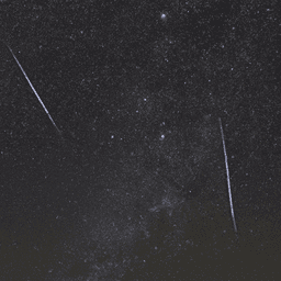 Witnessing a Spectacular Meteor Shower at the Peter Iredale Shipwreck in Oregon Coast